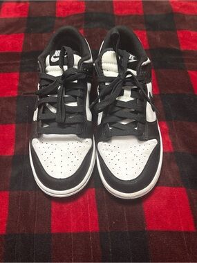 Nike Men’s Black and White Low-Top Sneakers